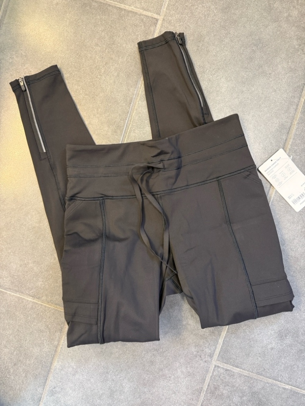 Women’s Athleta Rainier Cargo Tight Black Active Zip-Ankle Leggings Med Tall